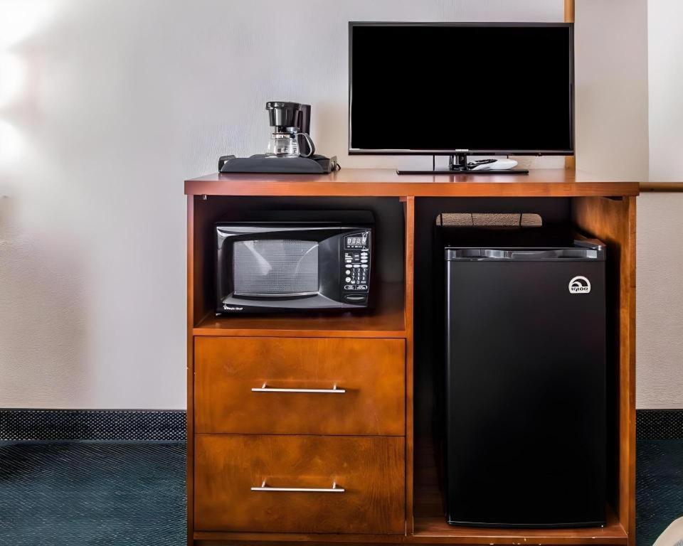 Quality Inn Waynesburg Екстер'єр фото