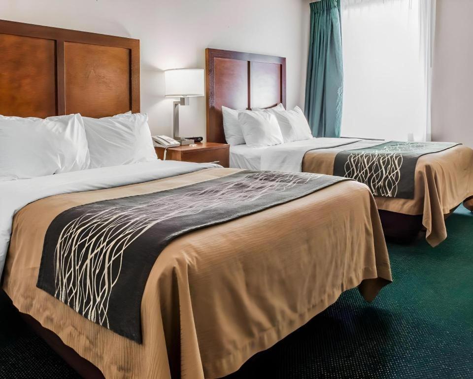 Quality Inn Waynesburg Екстер'єр фото