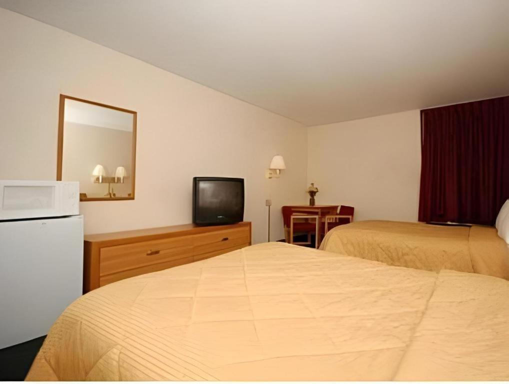 Quality Inn Waynesburg Екстер'єр фото