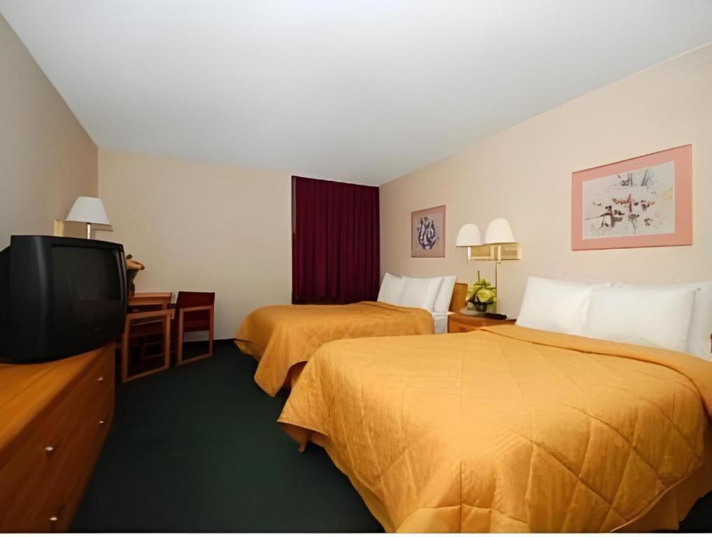 Quality Inn Waynesburg Екстер'єр фото