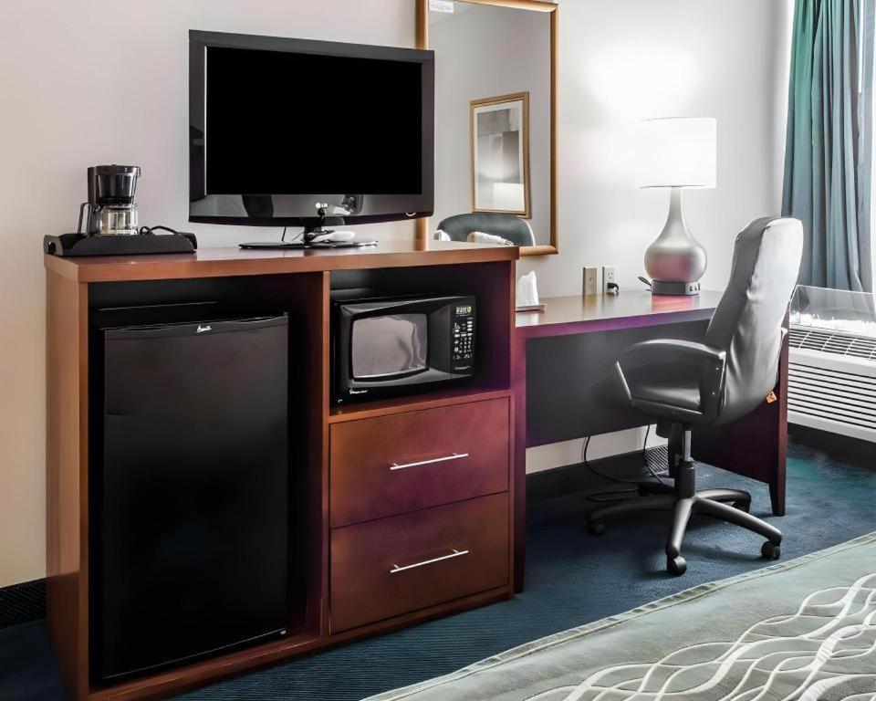 Quality Inn Waynesburg Екстер'єр фото