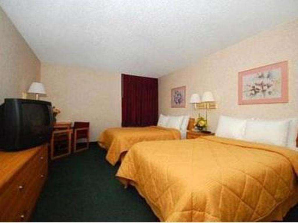 Quality Inn Waynesburg Екстер'єр фото