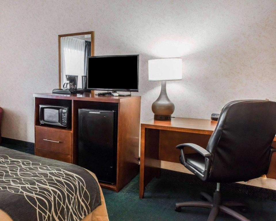 Quality Inn Waynesburg Екстер'єр фото