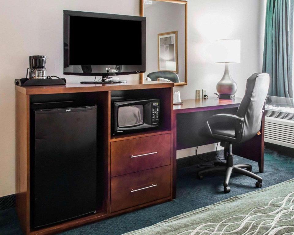 Quality Inn Waynesburg Екстер'єр фото