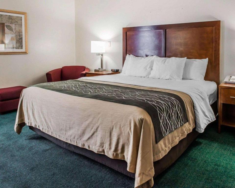 Quality Inn Waynesburg Екстер'єр фото