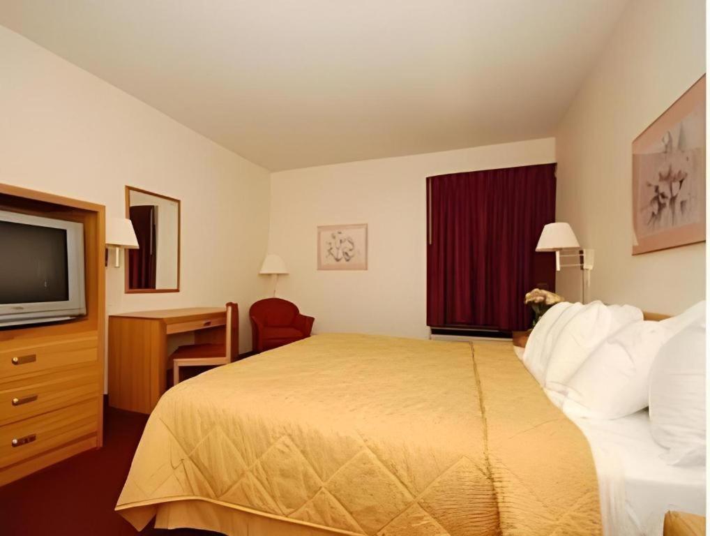 Quality Inn Waynesburg Екстер'єр фото