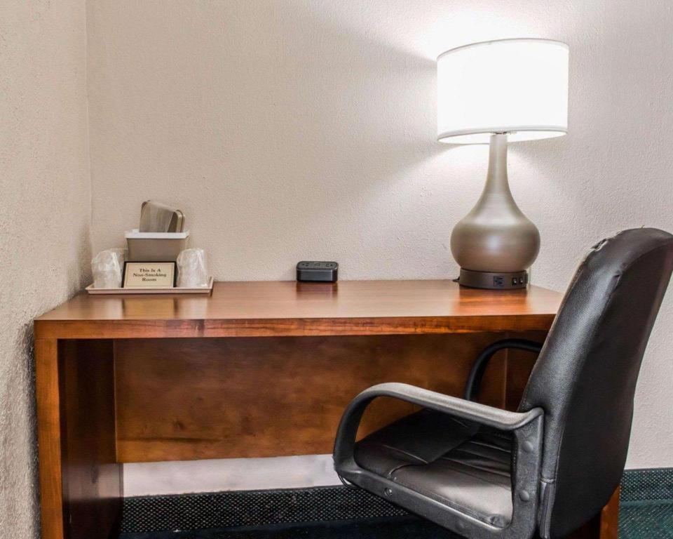 Quality Inn Waynesburg Екстер'єр фото