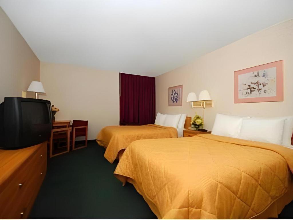 Quality Inn Waynesburg Екстер'єр фото