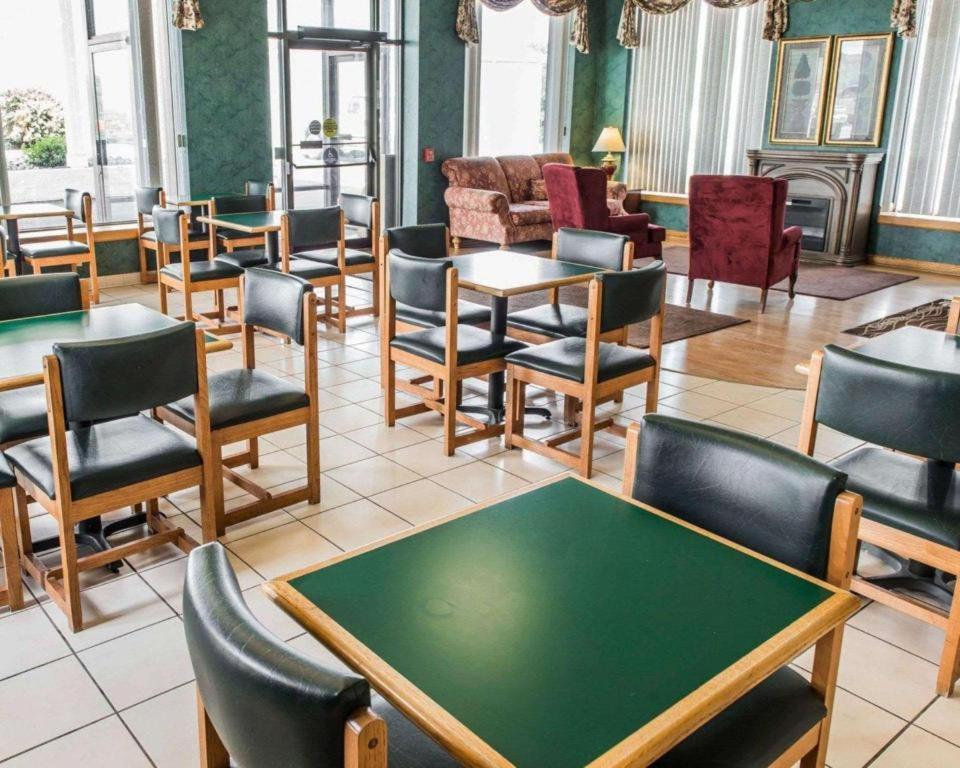 Quality Inn Waynesburg Екстер'єр фото