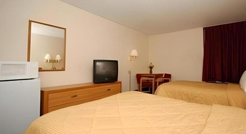 Quality Inn Waynesburg Екстер'єр фото