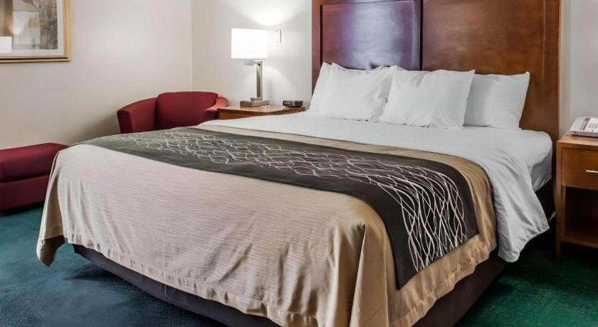 Quality Inn Waynesburg Екстер'єр фото