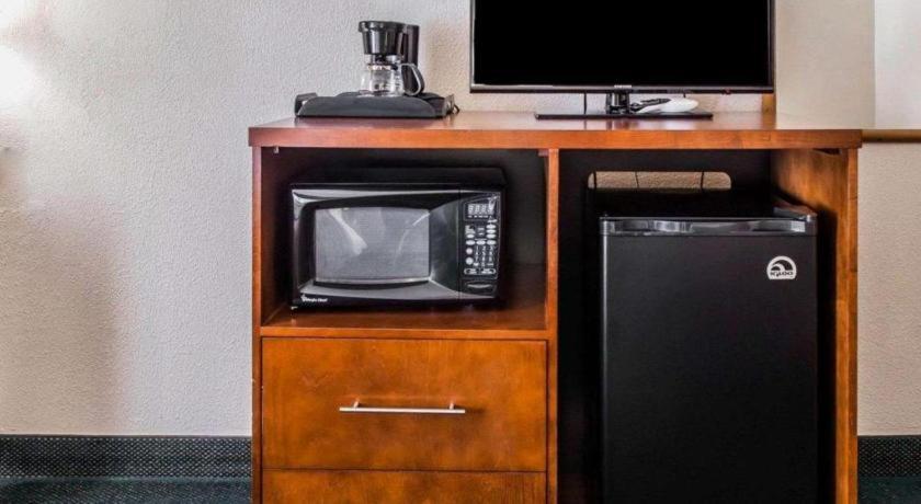 Quality Inn Waynesburg Екстер'єр фото