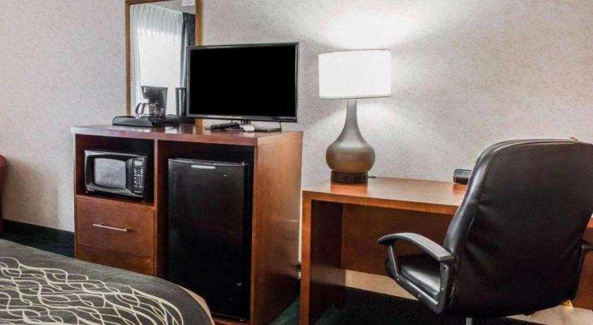 Quality Inn Waynesburg Екстер'єр фото